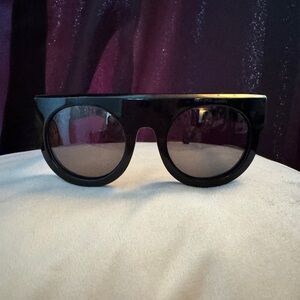 Valley eyewear medula black sunglasses with tortoise accents at interior.